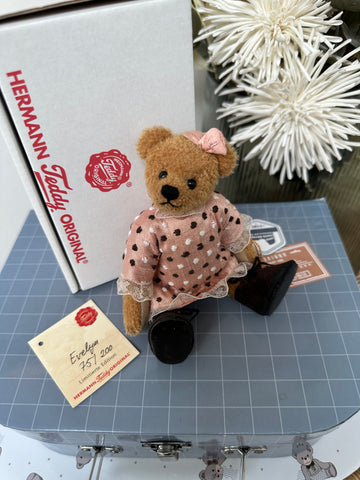 Evelyn miniature 16cm Hermann Limited Edition Teddy Bear No 75