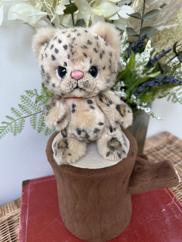 Snow Leopard Limited Edition Soft Plush Artist Collectable No 79