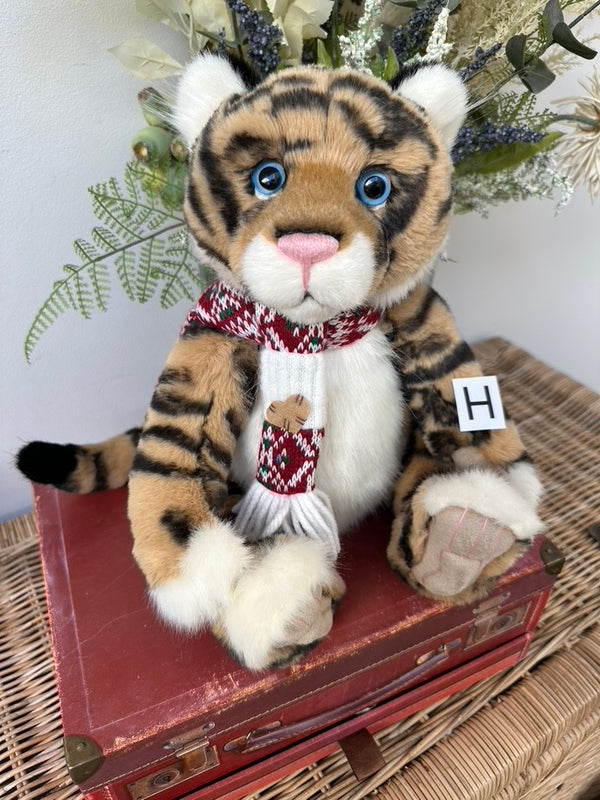 Taradiddle Charlie Bears Paw Store Exclusive Plush Collection Tiger