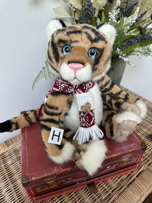 Taradiddle Charlie Bears Paw Store Exclusive Plush Collection Tiger