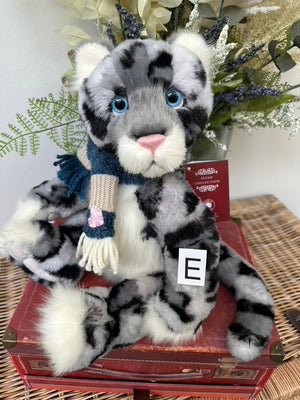 Babbledy Paw Store Exclusive Charlie Bears Plush Collection Snow Leopard