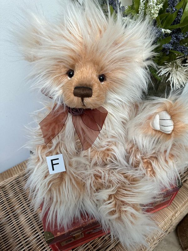 Ari Charlie Bears  Plush Collection Collectable Teddy Bear