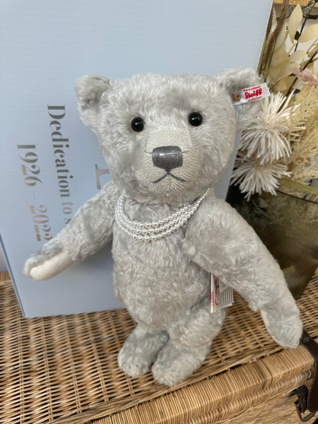 HM The Queen Dedication to Service Steiff Royal Collection Teddy Bear ...