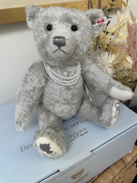 HM The Queen Dedication to Service Steiff Royal Collection Teddy Bear ...