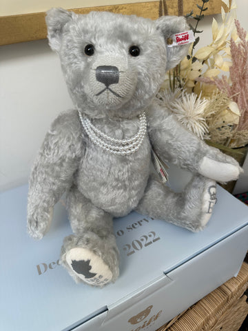 HM The Queen Dedication to Service Steiff Royal Collection Teddy Bear No 444