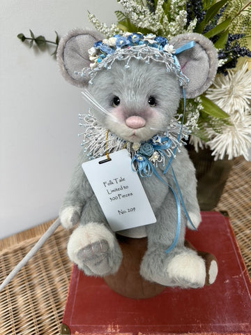 Folk Tale Isabelle Collection Limited Edition Mouse No 209