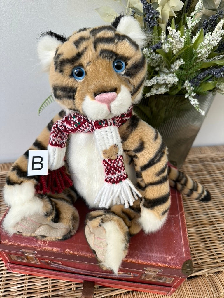 Taradiddle Charlie Bears Paw Store Exclusive Plush Collection Tiger