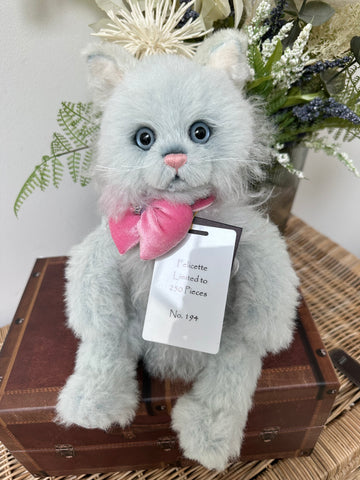 Felicette Charlie Bears Isabelle Collection Limited Edition Cat No 194