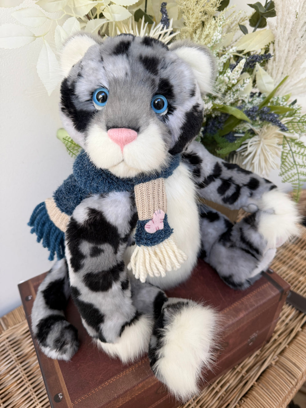 Babbledy Paw Store Exclusive Charlie Bears Plush Collection Snow Leopard