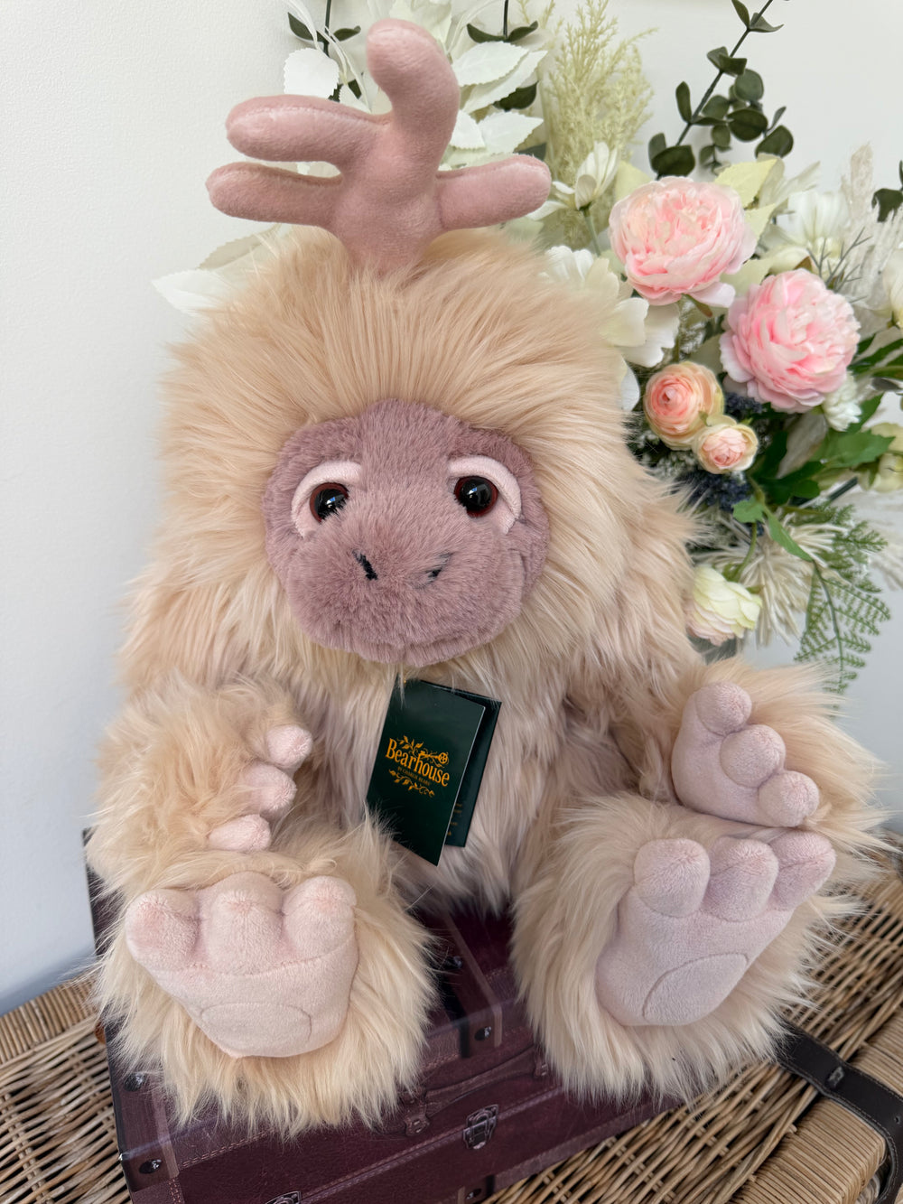 Galumph Bearhouse by Charlie Bears Plush 30cm Yeti