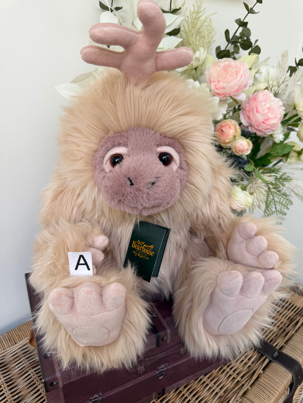 Galumph Bearhouse by Charlie Bears Plush 30cm Yeti