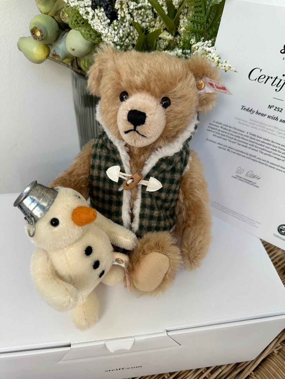 Teddy Bear with Snowman Steiff Limited Edition Christmas New Release No 252