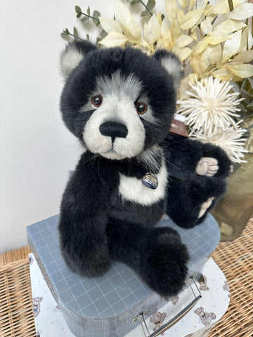 Zach Charlie Bears 2022 Collectable Plush Teddy Bear