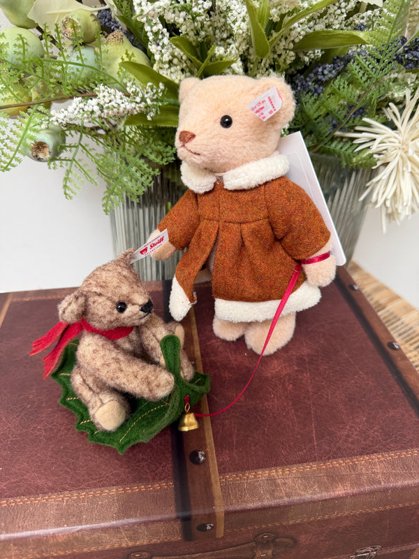 Mama Teddy Bear with child on Holly Express No 442