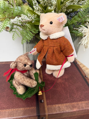 Mama Teddy Bear with child on Holly Express No 442