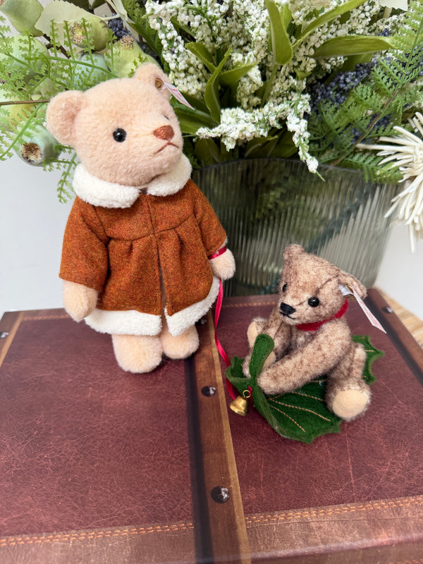 Mama Teddy Bear with child on Holly Express No 428