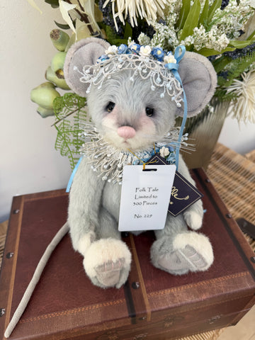 Folk Tale Isabelle Collection Limited Edition Mouse No 229