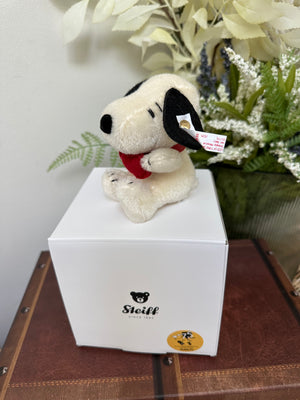 Miniature 9cm Snoopy with Heart Steiff Limited Edition No 1779