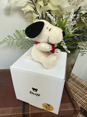 Miniature 9cm Snoopy with Heart Steiff Limited Edition No 1779