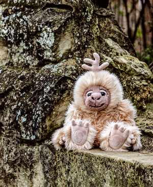 Galumph Bearhouse by Charlie Bears Plush 30cm Yetti