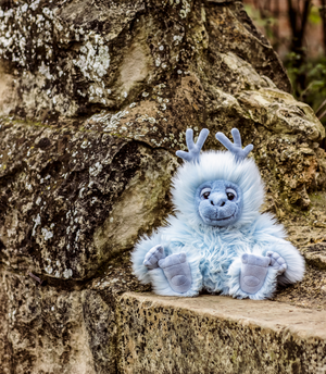 Oomph Bearhouse by Charlie Bears Plush 25cm Yetti