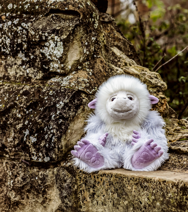 Trundle Bearhouse by Charlie Bears Plush 32cm Yetti