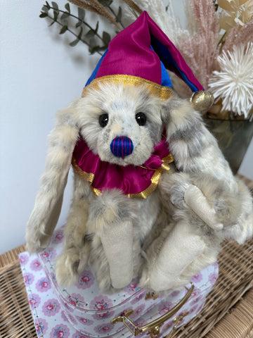 Grin Plush Collectable Charlie Bears 36cm Jester bunny Rabbit
