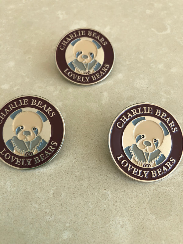 Lovely Bears Paw Store Exclusive Charlie Bears Collectors Linda Pin Badge.